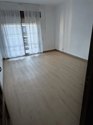 Instalación de suelo de madera natural en Vigo