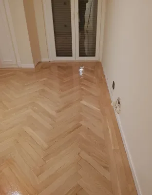 Instalación de suelo de madera natural en Alcorcón