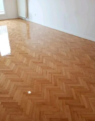 Instalación de suelo de madera natural en Elche