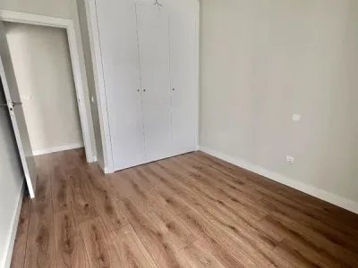 Instalación de suelo de madera natural en Elche