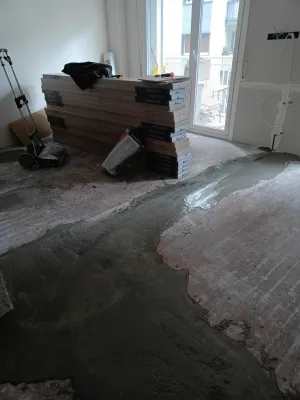 Instalación de suelo de madera natural en Pamplona