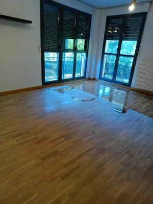 Instalación de suelo de madera natural en Pamplona