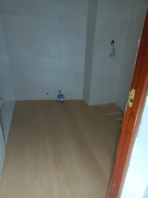 Instalación de suelo de madera natural en Pamplona