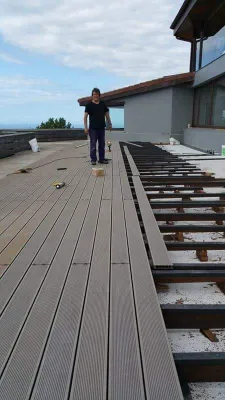 Instalación de suelo de madera natural en San Sebastián