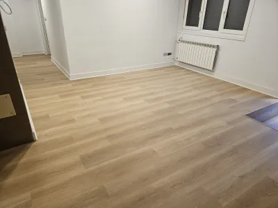 Instalación de suelo de madera natural en San Sebastián