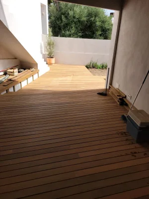 Instalación de suelo de madera natural en Barcelona