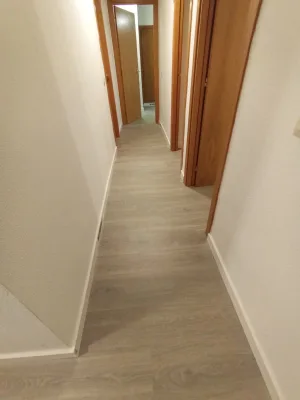 Instalación de suelo de madera natural en Aldaia