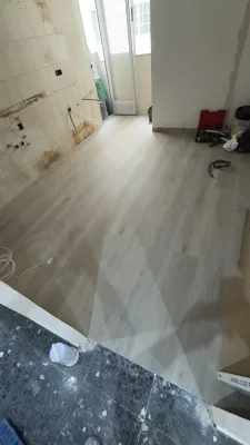 Instalación de suelo de madera natural en Aldaia