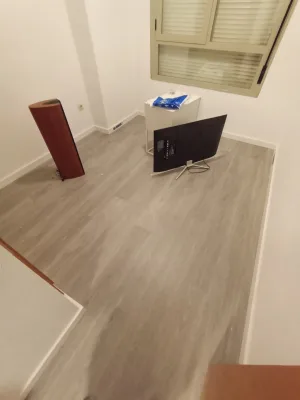 Instalación de suelo de madera natural en Aldaia