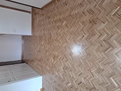 Instalación de suelo de madera natural en Mislata