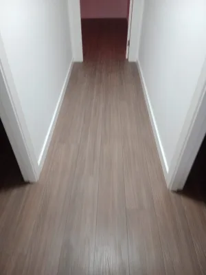 Instalación de suelo de madera natural en Mislata