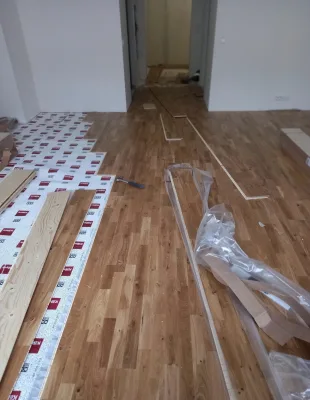 Instalación de suelo de madera natural en Las Rozas