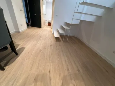 Instalación de suelo de madera natural en Palma