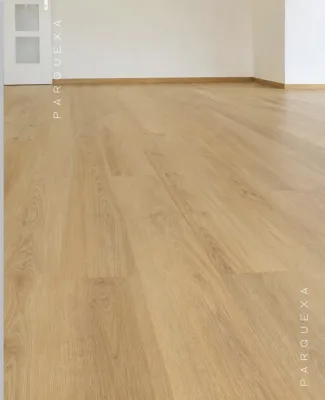 Instalación de suelo de madera natural en Badajoz
