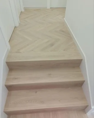 Instalación de suelo de madera natural en Murcia